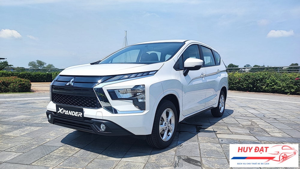 Thuê xe Huy Đạt cung cung cấp dịch vụ xe 7 chỗ đi công tác nhóm sân bay Tân Sơn Nhất với Đội ngũ tài xế chuyên nghiệp