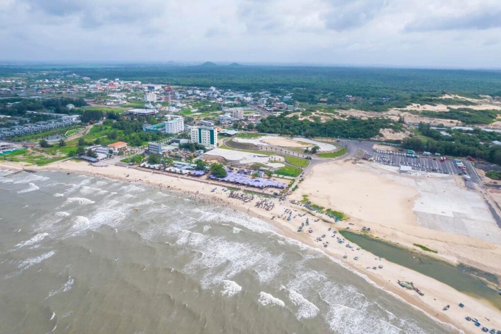 Toàn cảnh hồ tràm